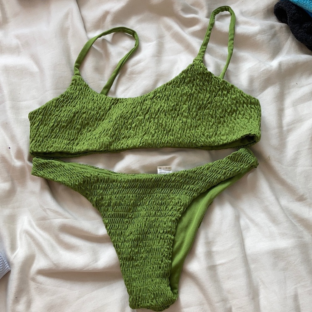 Textured green bikini